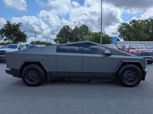 Used 2025 Tesla Cybertruck AWD Crew Cab image 2