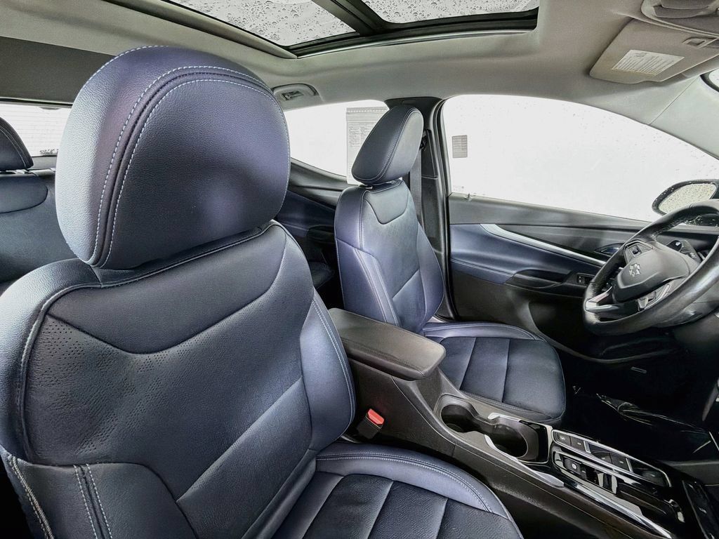 Used 2023 Chevrolet Bolt EUV Premier w/ Sun & Sound Package FWD image 28
