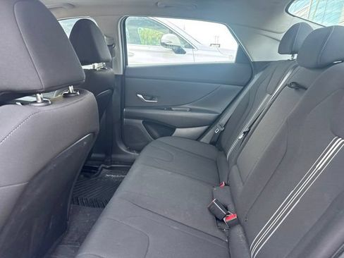Used 2022 Hyundai Elantra SEL w/ Convenience + Premium Package FWD image 5