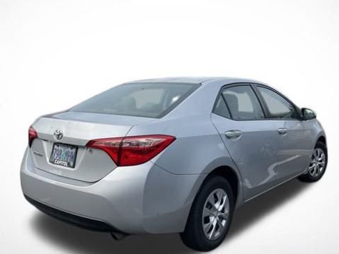 Used 2018 Toyota Corolla L image 3
