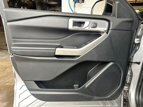 Used 2021 Ford Explorer Limited w/ Equipment Group 301A image 9