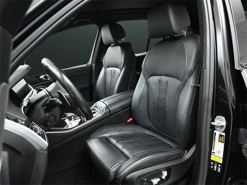 Used 2019 BMW X5 xDrive40i w/ M Sport Package image 12