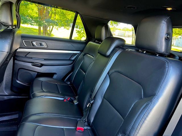 Used 2019 Ford Explorer XLT w/ Equipment Group 202A AWD/4WD image 23