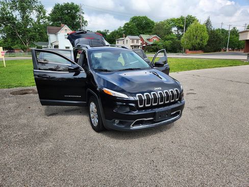 Used 2017 Jeep Cherokee Limited w/ Trailer Tow Group AWD/4WD image 30