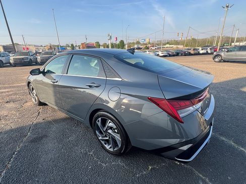 Used 2025 Hyundai Elantra Limited image 6