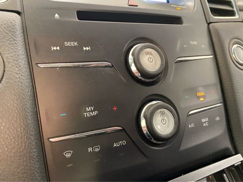 Used 2018 Ford Taurus SEL w/ Equipment Group 201A image 32