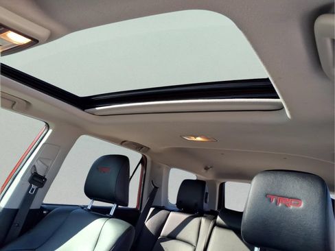 Used 2021 Toyota 4Runner Venture w/ Moonroof Package AWD/4WD image 10