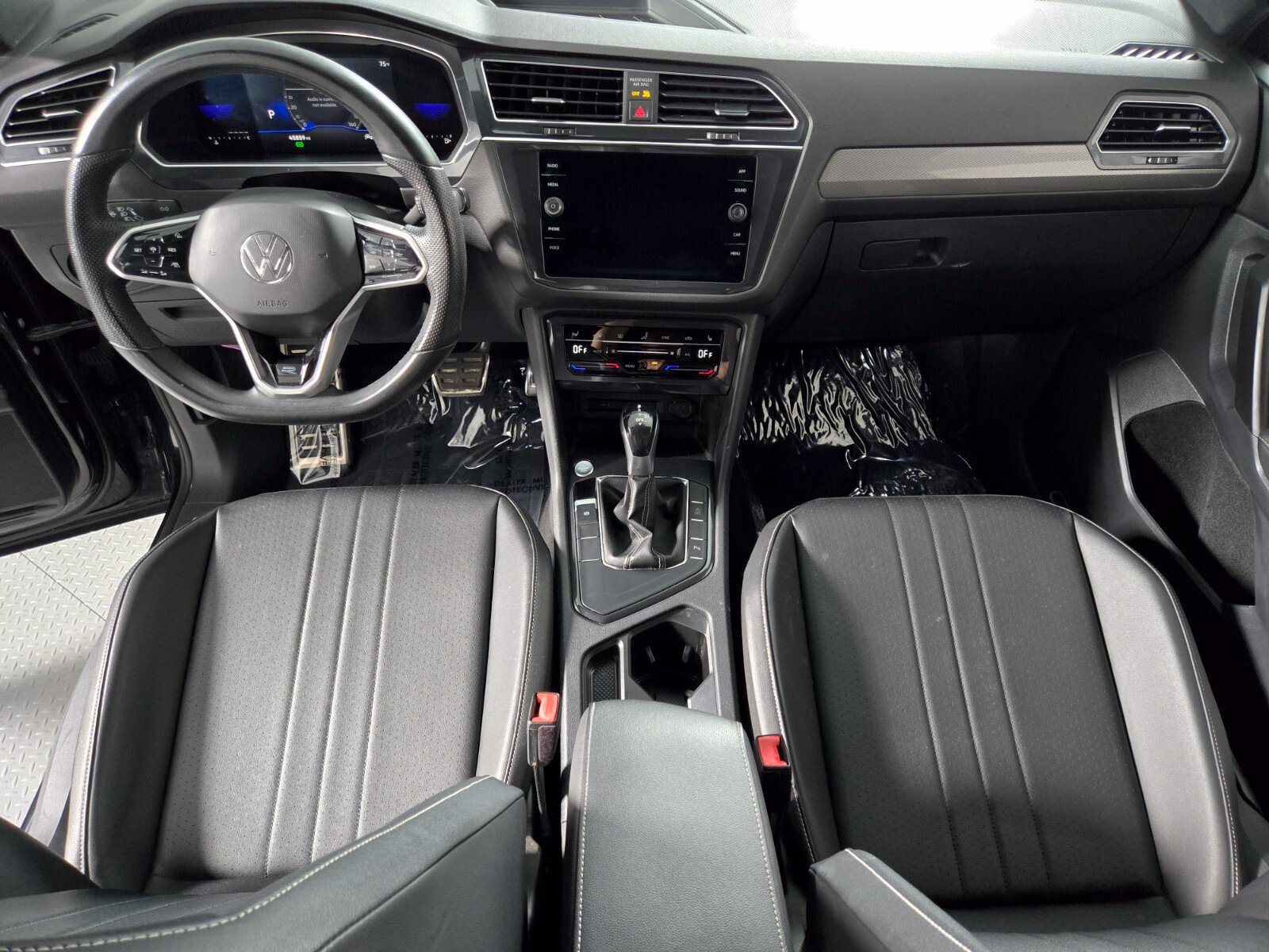 Used 2022 Volkswagen Tiguan SE R-Line FWD image 4