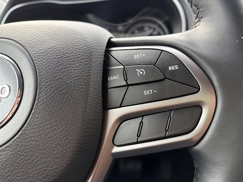 Used 2019 Jeep Cherokee Limited AWD/4WD image 25