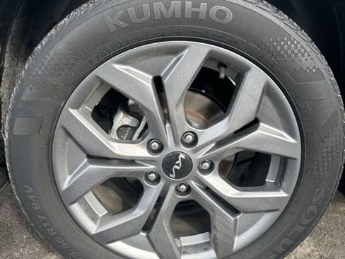 Used 2024 Kia Seltos S image 12