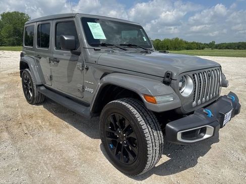 Used 2023 Jeep Wrangler Unlimited Sahara w/ Cold Weather Group AWD/4WD image 8