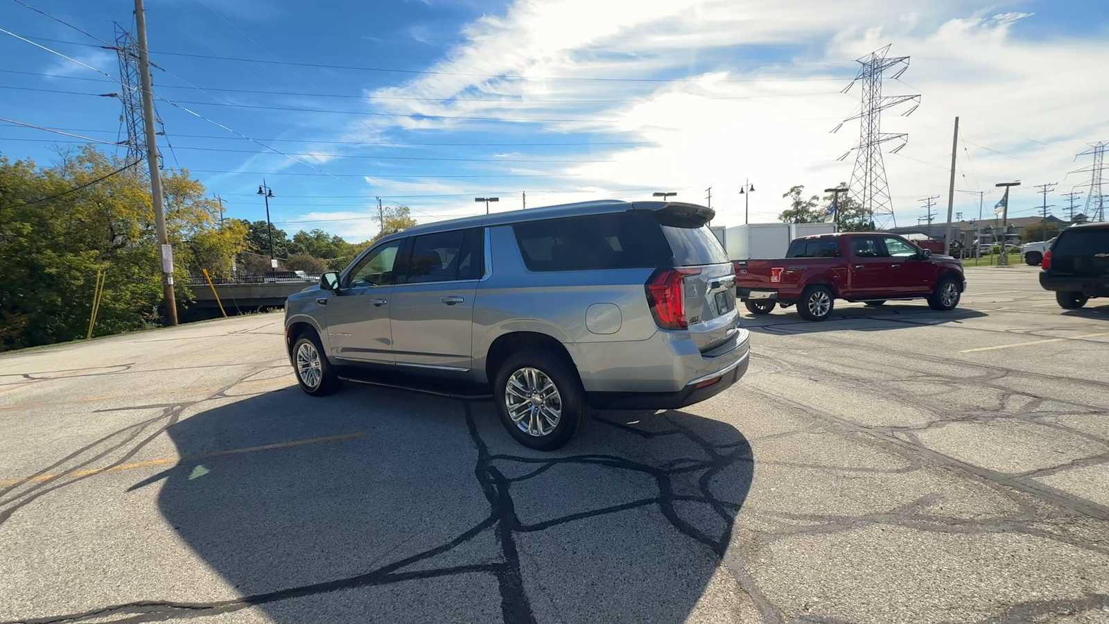 Certified 2024 GMC Yukon XL SLT w/ SLT Luxury Package AWD/4WD image 8