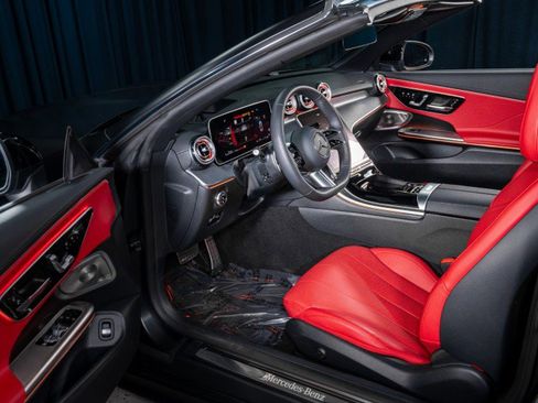 Used 2025 Mercedes-Benz CLE 450 4MATIC Cabriolet image 15