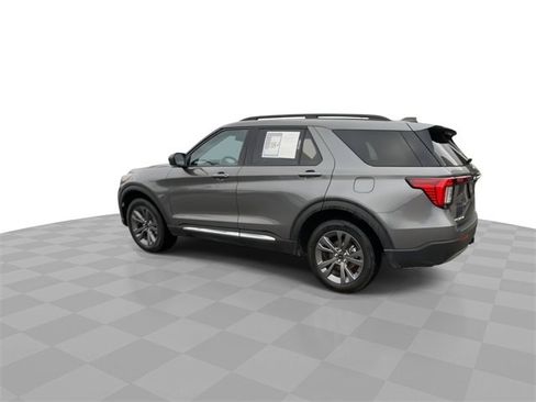 Used 2025 Ford Explorer Active w/ Active Comfort Package image 6
