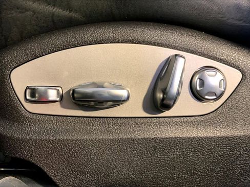 Certified 2024 Porsche Macan image 40