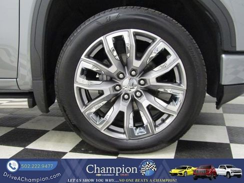 Used 2024 GMC Sierra 1500 Denali AWD/4WD image 3