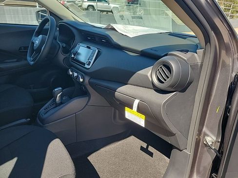 New 2025 Nissan Kicks Play S image 39