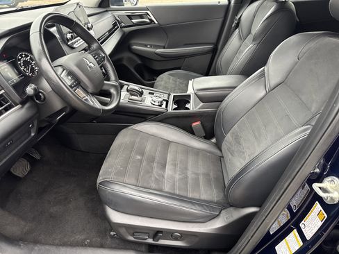 Used 2024 Mitsubishi Outlander SE Black Edition image 5