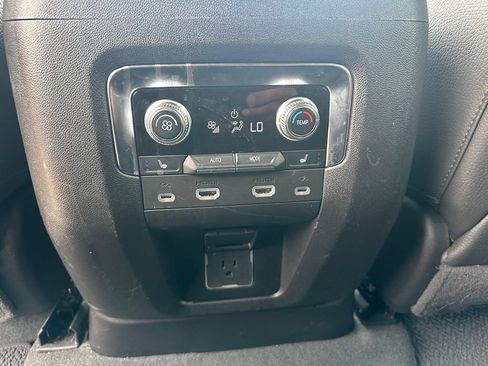 Used 2024 GMC Yukon XL Denali AWD/4WD image 28