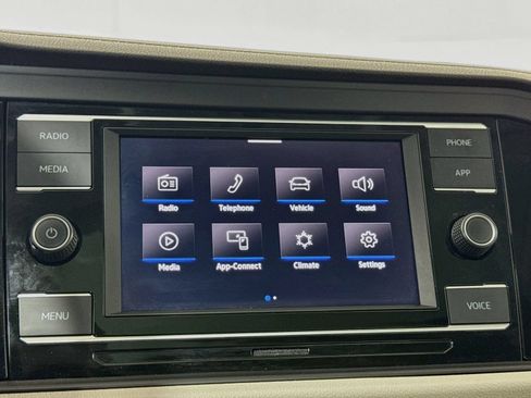 Used 2023 Volkswagen Jetta SE w/ Panoramic Sunroof Package FWD image 16