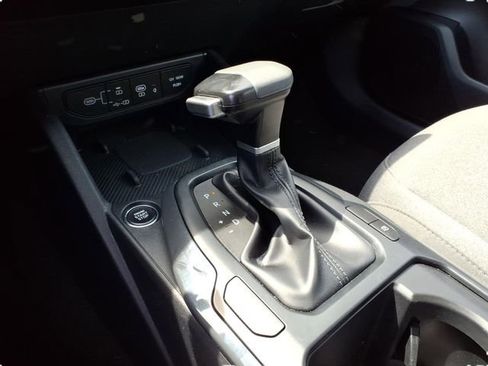 Used 2025 Kia K4 EX image 17