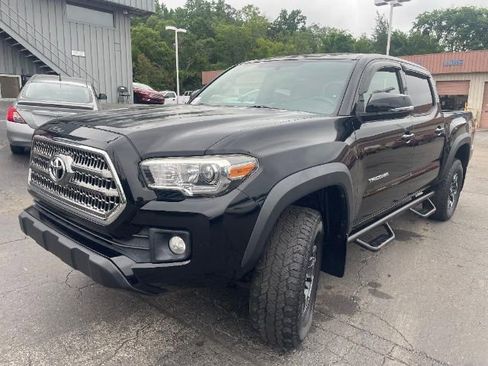 Used 2017 Toyota Tacoma TRD Off-Road w/ Tow Package (A/T) image 5