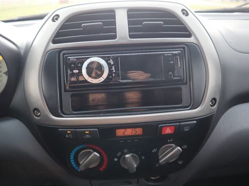 Used 2003 Toyota RAV4 4WD image 28