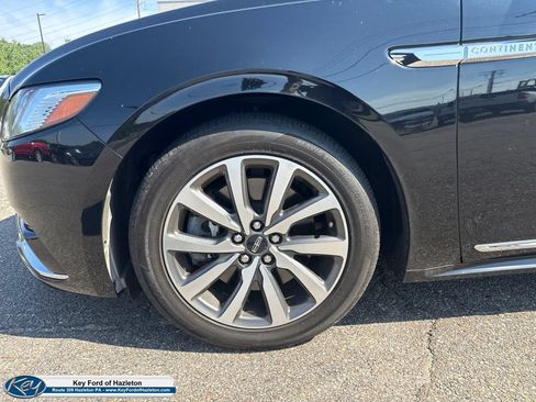 Used 2018 Lincoln Continental Premiere AWD/4WD image 17