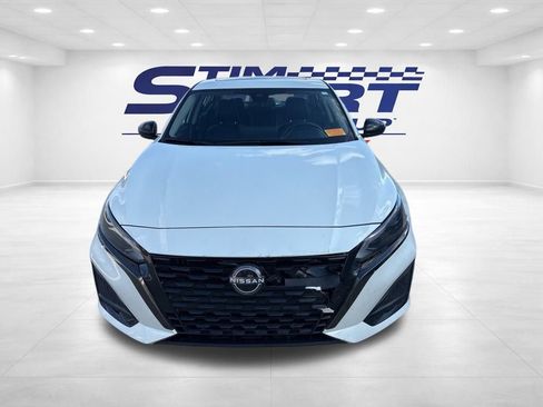 Used 2023 Nissan Altima 2.5 SR w/ SR Premium Package image 2