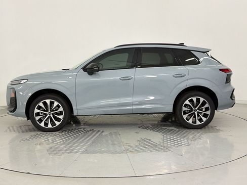 New 2026 Audi Q3 quattro 2.0T w/ Driver Assistance Package AWD/4WD image 2