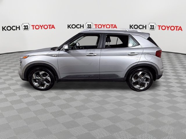 Used 2024 Hyundai Venue SEL FWD image 4