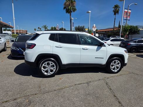 Certified 2024 Jeep Compass Latitude AWD/4WD image 3