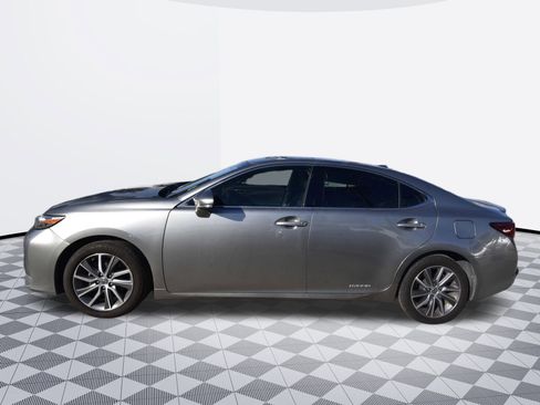 Used 2016 Lexus ES 300h image 2