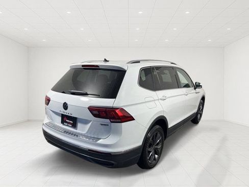 Used 2022 Volkswagen Tiguan SE AWD/4WD image 6