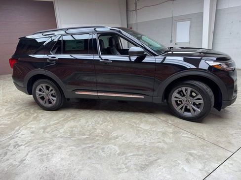 New 2025 Ford Explorer Active w/ Active Comfort Package image 6