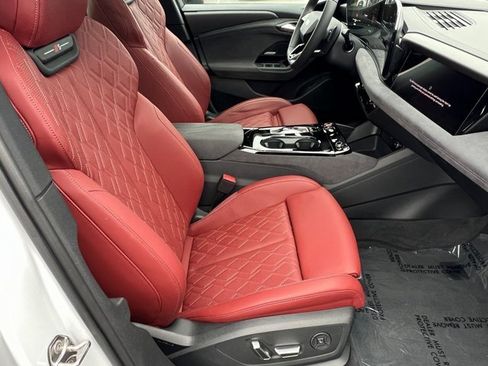 Certified 2025 Audi S6 e-tron Prestige w/ 21" Black Optic Package image 14