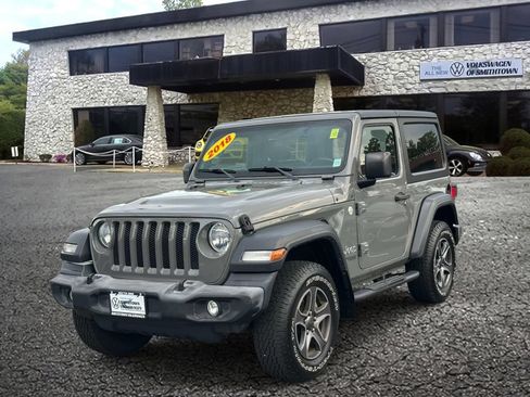 Used 2018 Jeep Wrangler Sport AWD/4WD image 2