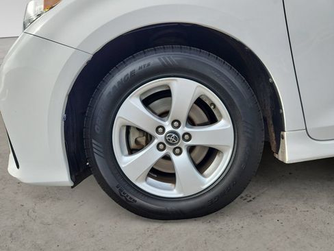 Used 2018 Toyota Sienna LE FWD image 14