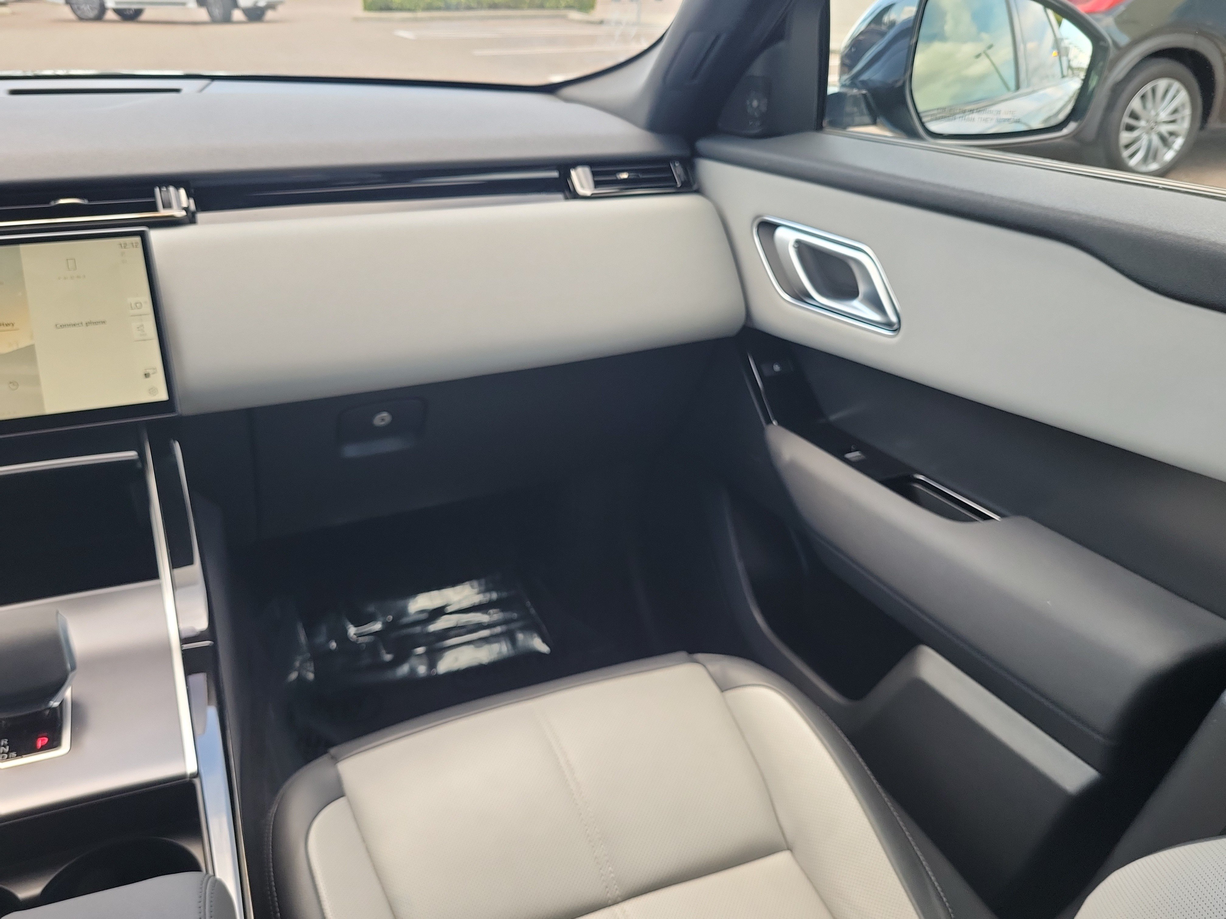 Used 2024 Land Rover Range Rover Velar Dynamic SE AWD/4WD image 15