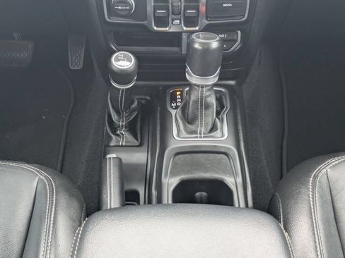 Used 2020 Jeep Gladiator Overland AWD/4WD image 22