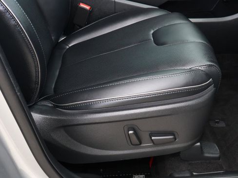 Used 2022 Hyundai Santa Fe Limited image 19