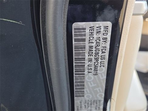 Used 2023 Jeep Grand Cherokee Limited image 6