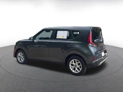 Used 2025 Kia Soul LX w/ LX Technology Package FWD image 10