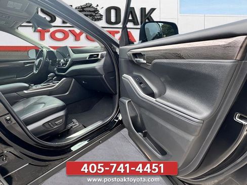 Used 2023 Toyota Highlander Platinum AWD/4WD image 35