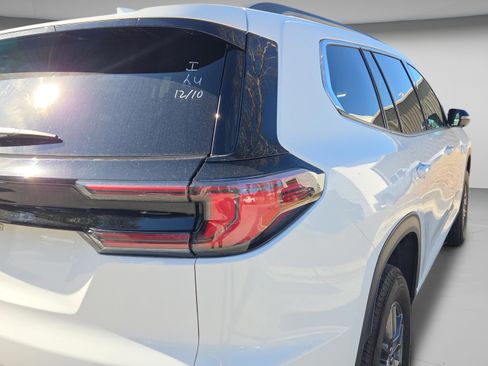 Used 2025 GMC Acadia Elevation image 22