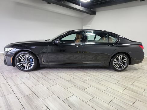 Used 2021 BMW 740i w/ M Sport Package image 2