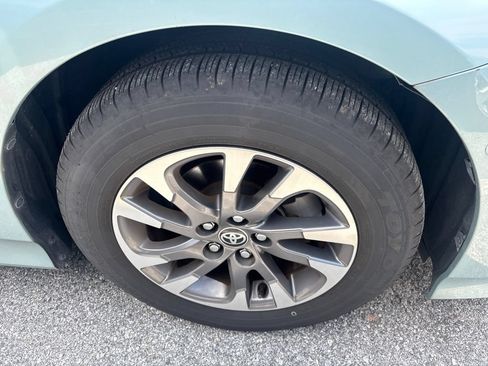 Used 2022 Toyota Prius Limited w/ Premium Convenience Package FWD image 7