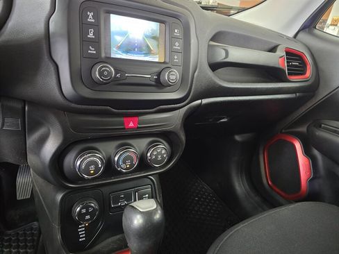 Used 2016 Jeep Renegade Trailhawk image 25