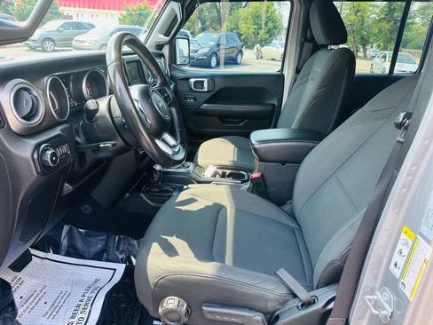 Used 2018 Jeep Wrangler Unlimited Sahara AWD/4WD image 19