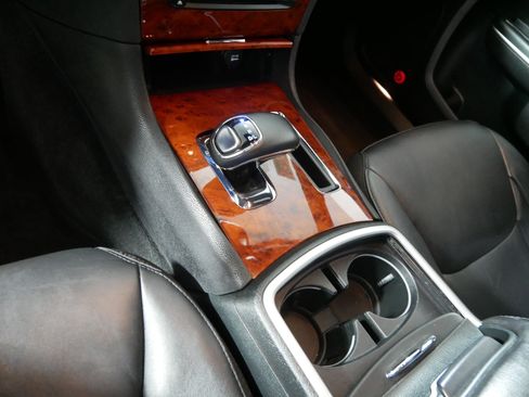 Used 2014 Chrysler 300 AWD w/ Driver Convenience Group image 24